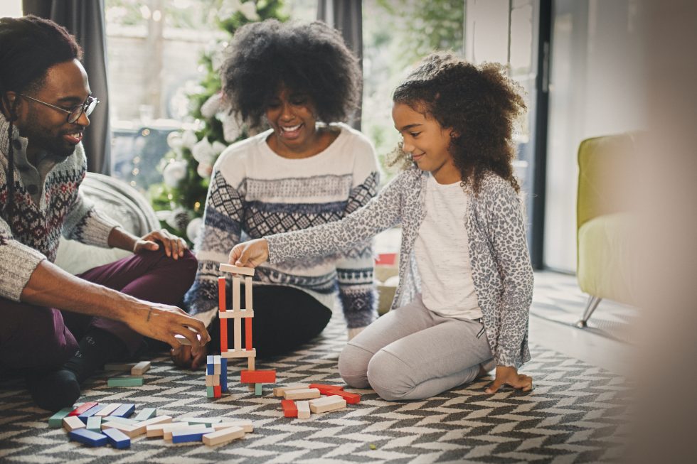 image_stock_family_play_GettyImages-1149101454-980×653 医疗险如何购买